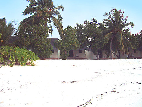 Der weiße Sandstrand der Malediven