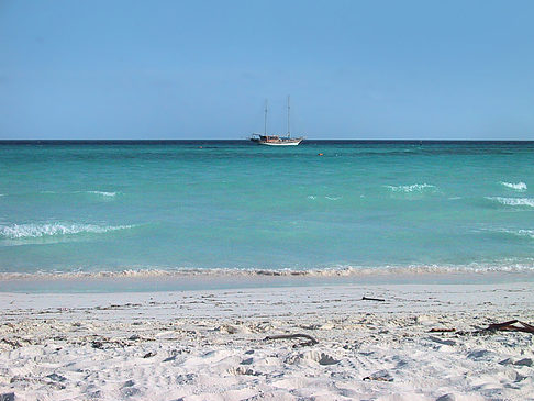 Der weiße Sandstrand der Malediven Foto 